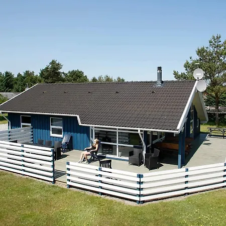 8 Person In Hals-by Traum * Hals