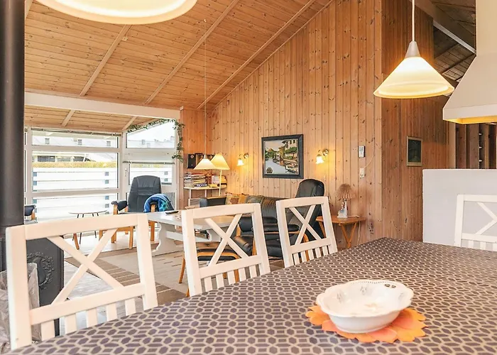 Holiday home 8 Person In Hals-by Traum *